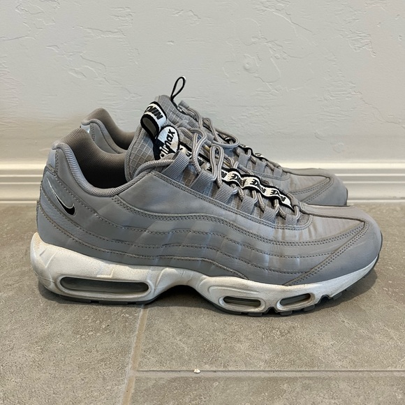 Nike Air Max 95 SE Wolf Grey, Size 11 Men’s - Picture 2 of 4